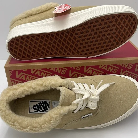 Vans WMNS Tan Fleece-Lined Sneakers Authentic Sherpa
Cozy Hug Mojave Desert - Picture 3 of 16